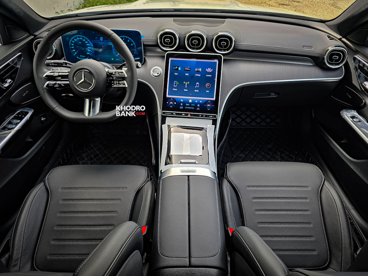 عکس داخل مرسدس بنز C200L